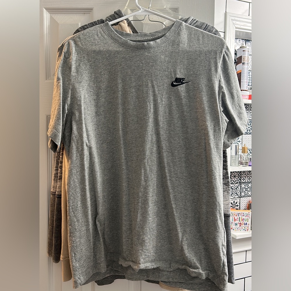 Nike shirt L